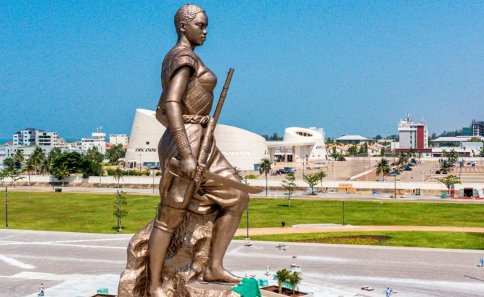 benin Monument Amazone cotonou